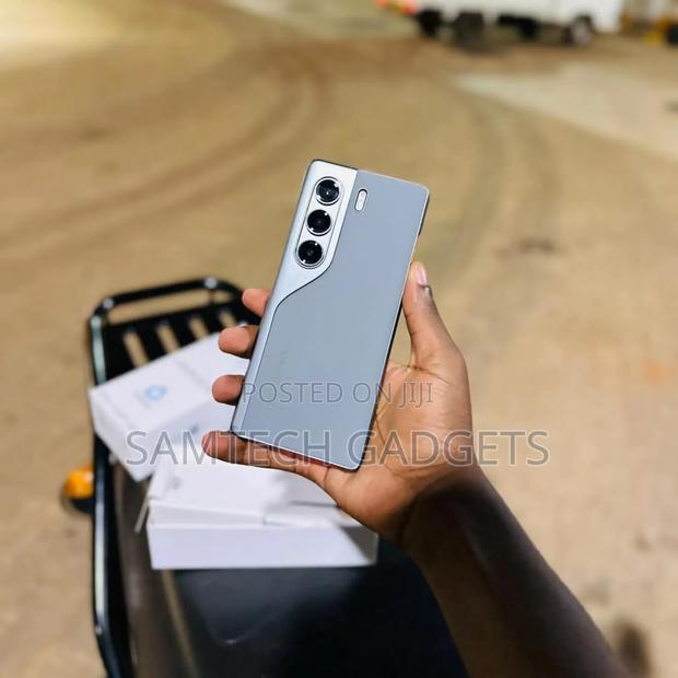 New Tecno Camon 40 Pro 256 GB Gray - thumbnail 3