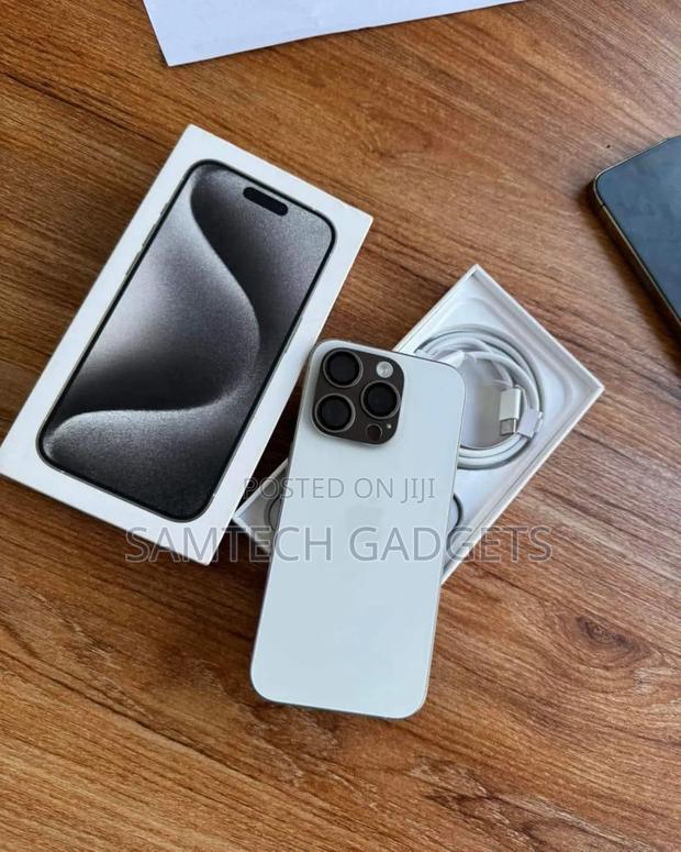 Apple iPhone 15 Pro Max 256 GB Gray - thumbnail 3