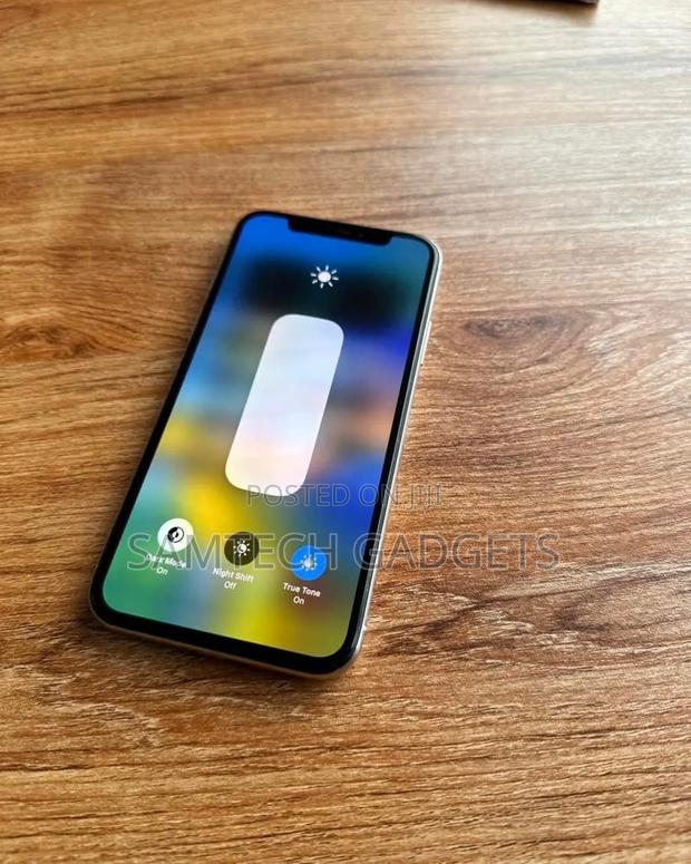 Apple iPhone X 64 GB White - main view