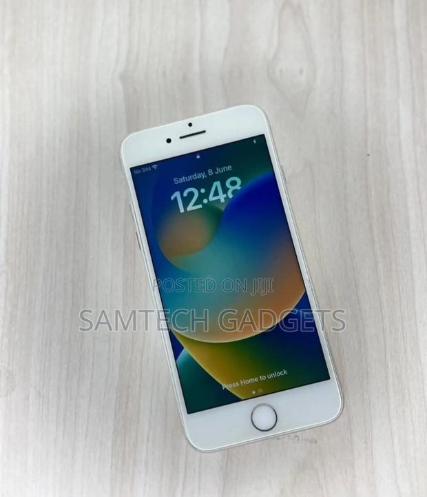 Apple iPhone 8 64 GB White - main view