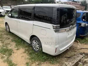 Toyota Voxy 2018 White