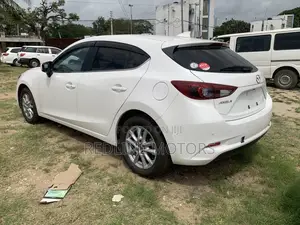 Mazda Axela 2018 Off white
