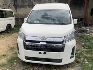 Toyota HiAce 2019 White