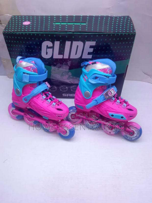 Hard Boot Skate Shoes 
Rubber Wheels 
High Quality Skate 31- 38