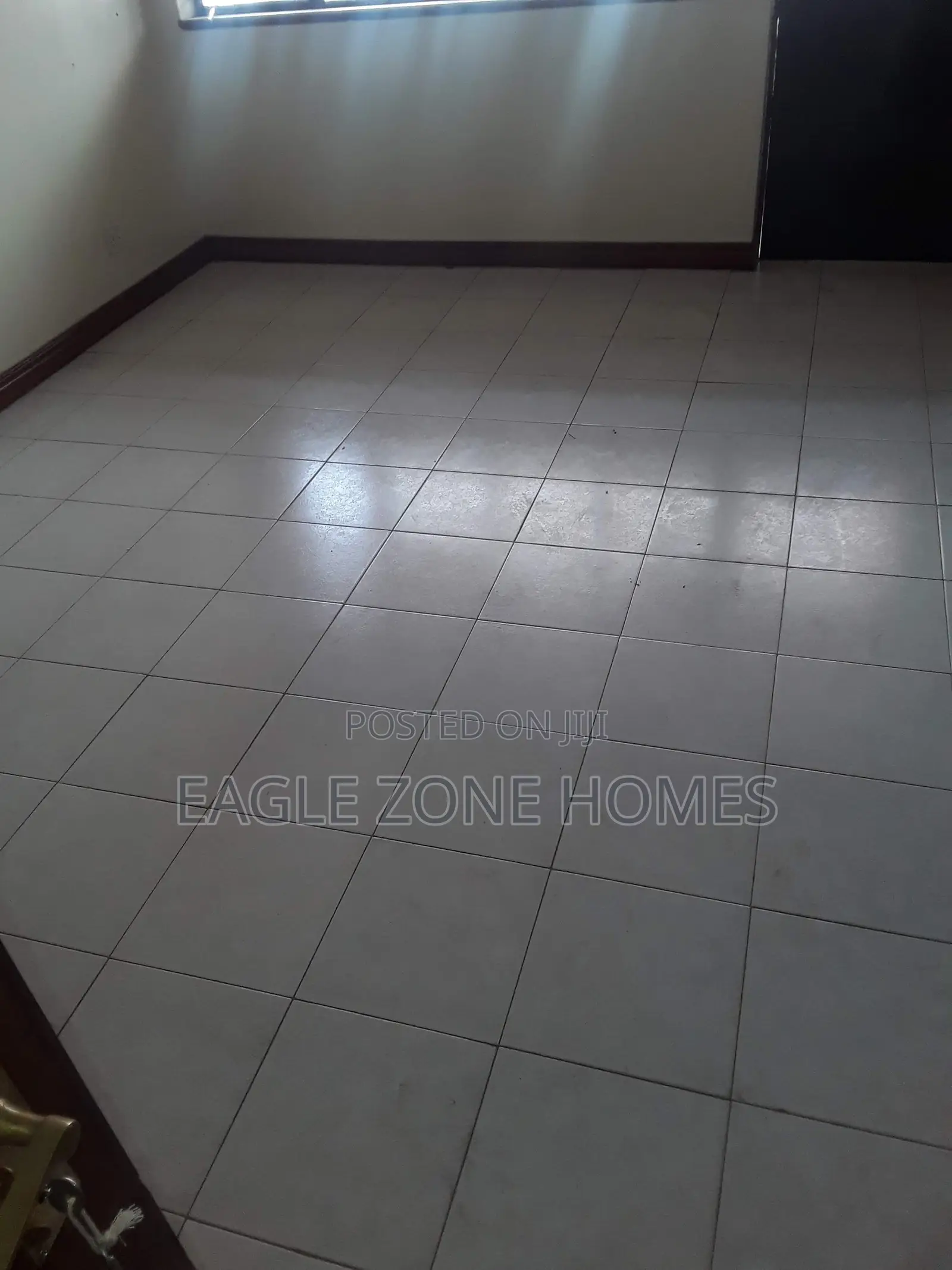 4 Bedroom Commercial Massionate for Rent