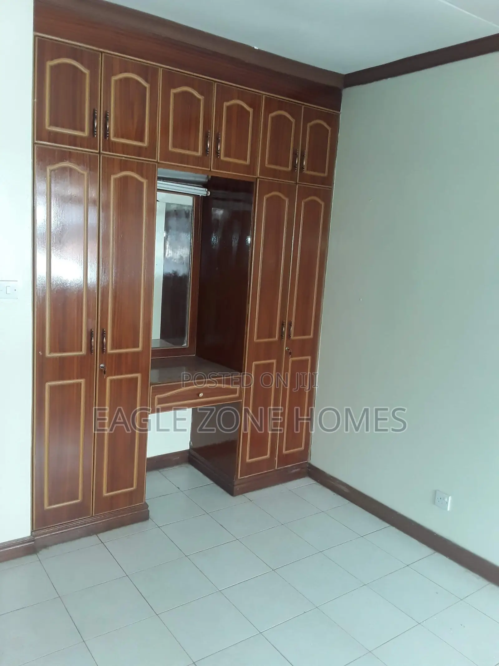 4 Bedroom Commercial Massionate for Rent