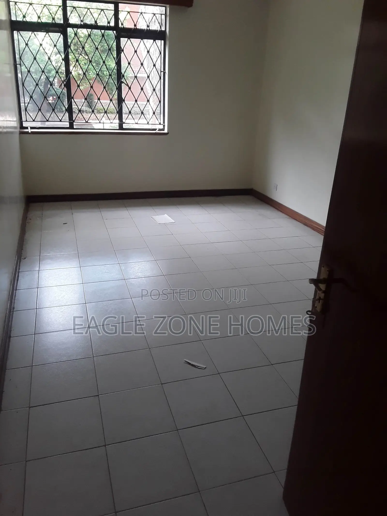 4 Bedroom Commercial Massionate for Rent
