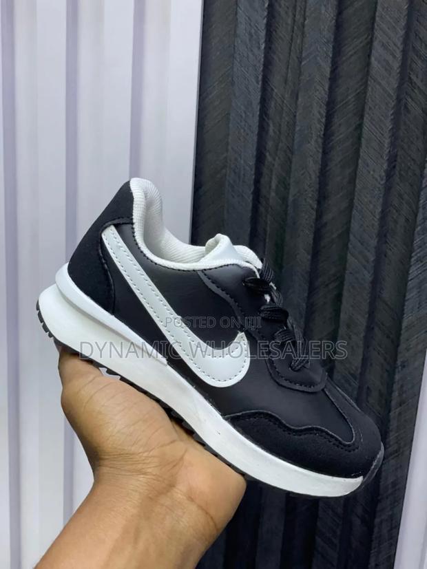 Kids Nike Sneakers Sizes 25 - 30 - thumbnail 3