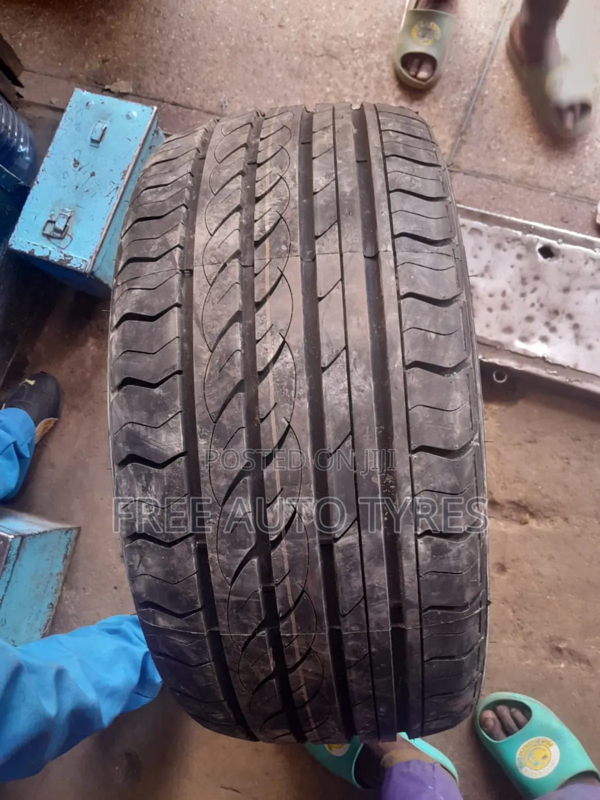 275/35r20 Centara