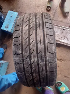 275/35r20 Centara