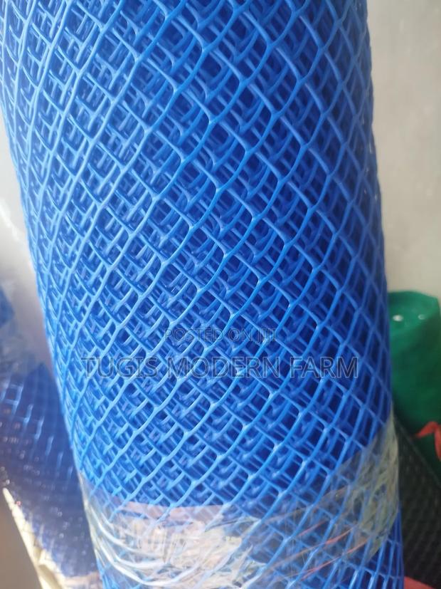 Plastic Poultry Mesh - 1 Meter Wide - thumbnail 2