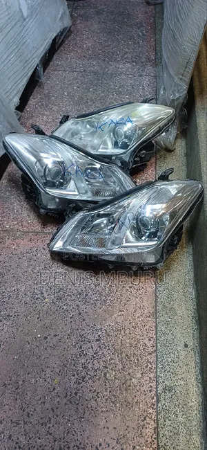 Toyota Crown Royal Headlights 2010 Model
