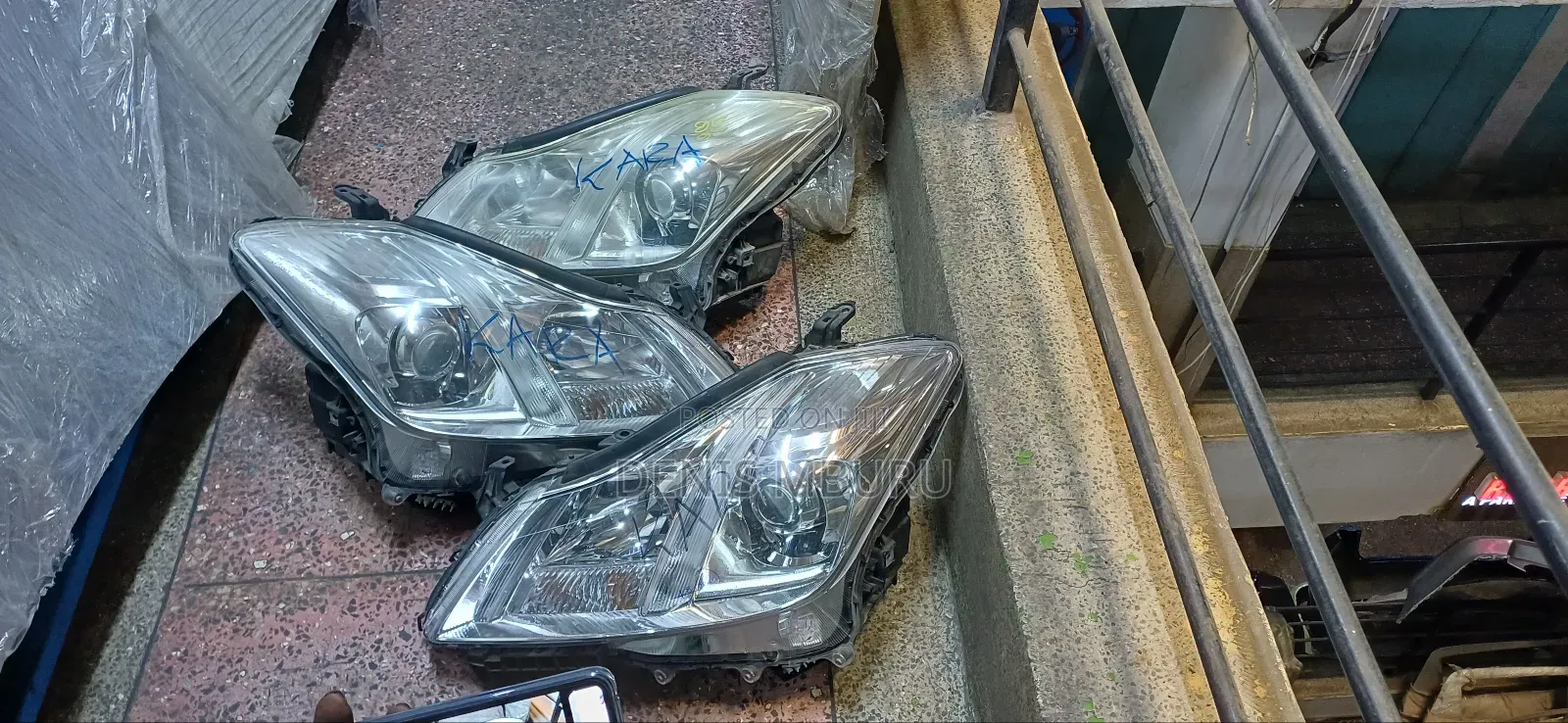 Toyota Crown Royal Headlights 2010 Model