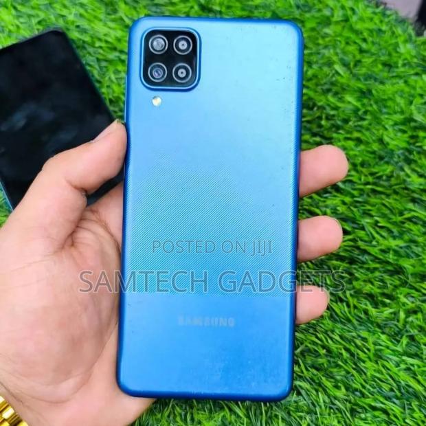 Samsung Galaxy A12 128 GB Blue - main view