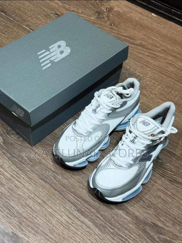 New Balance Abzorb 2000