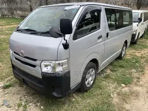 Toyota HiAce 2018 Silver