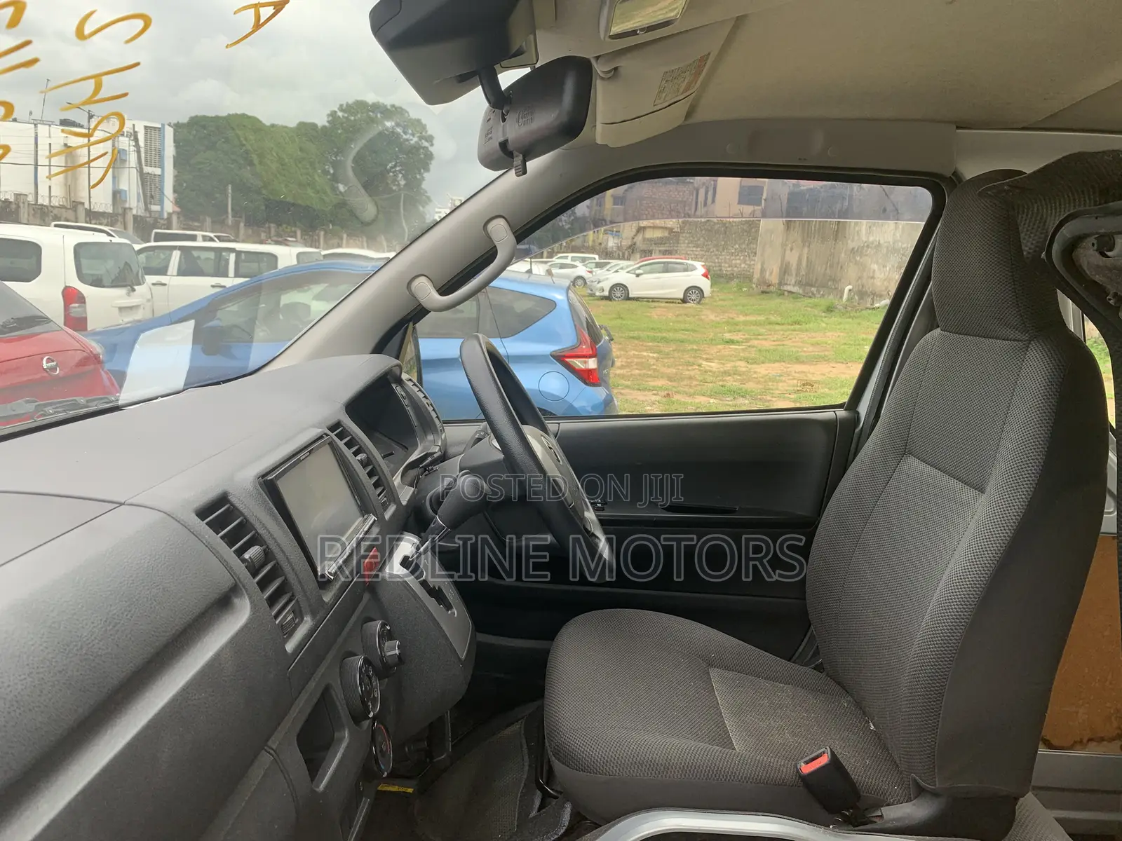 Toyota HiAce 2018 Silver