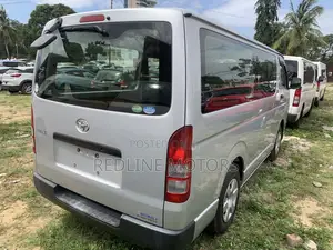 Toyota HiAce 2018 Silver