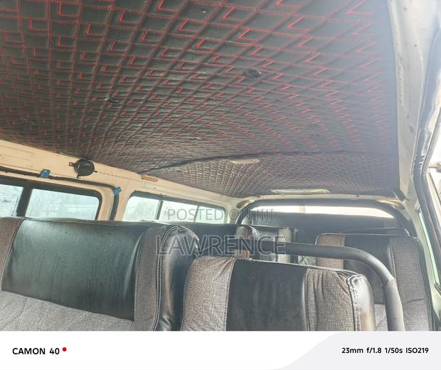 Toyota HiAce 2010 White - thumbnail 3