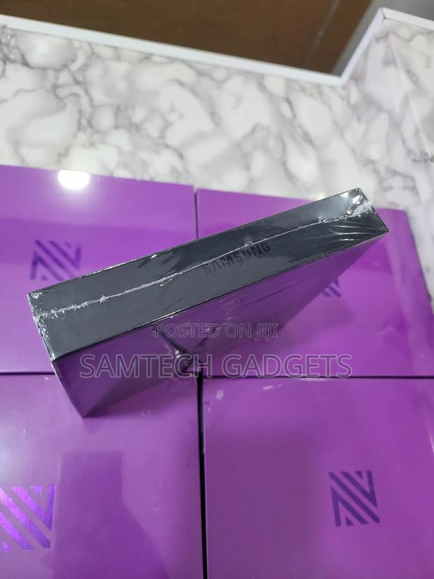 New Samsung Galaxy Z Fold 5 512 GB Blue - thumbnail 2