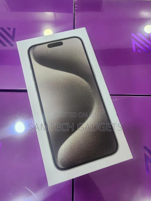 New Apple iPhone 15 Pro Max 256 GB Silver - main view