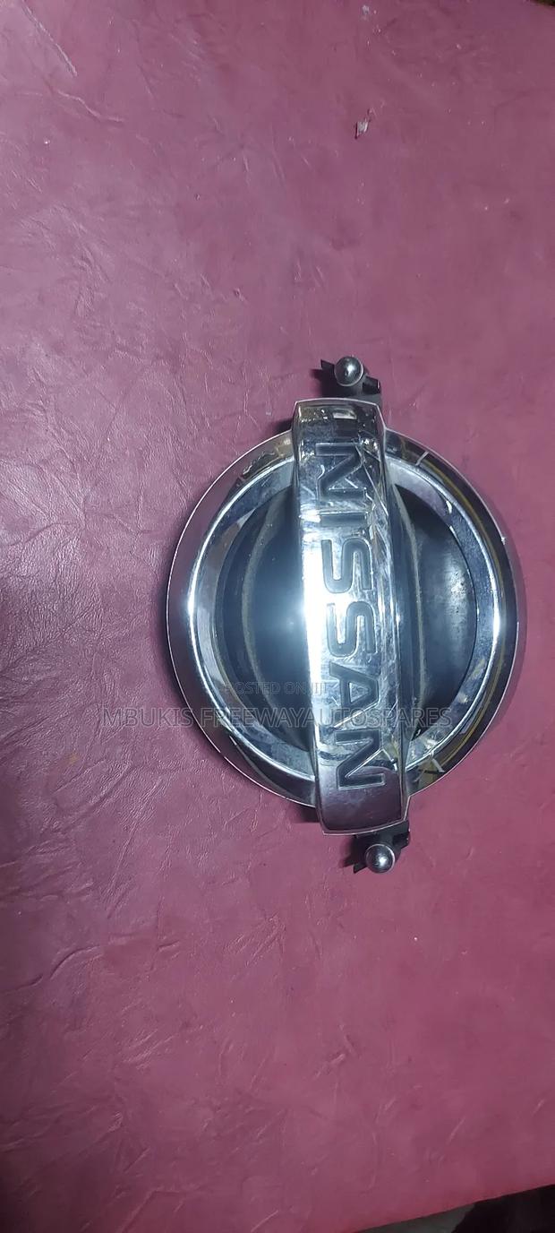 Emblem Logo Nissan