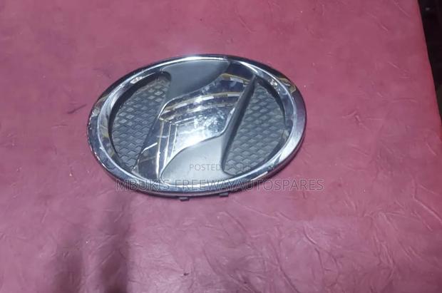 Emblem Logo Toyota Vitz