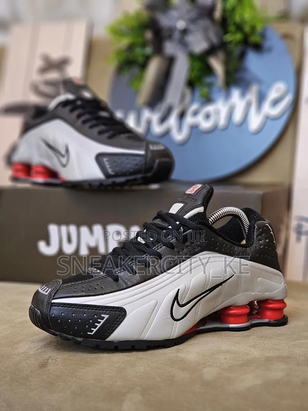 Nike Air Shox - main view