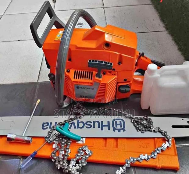 Husqvarna 272 Power Saw/ Husqvarna Chainsaw,/ Powersaw