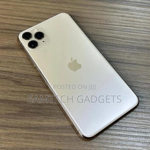 Apple iPhone 11 Pro Max 64 GB Gold - main view