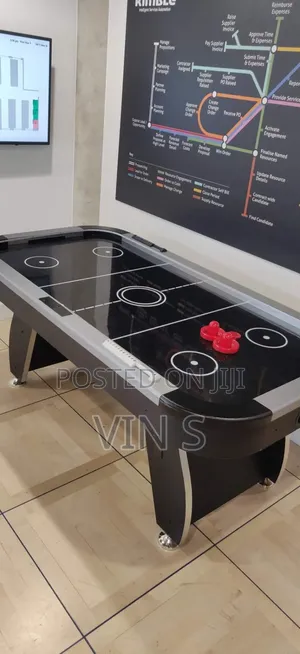 Air Hockey Table" Aír Hóckey Tablé; Aîr Hōckey Tablė