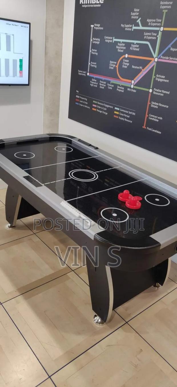 Air Hockey Table" Aír Hóckey Tablé; Aîr Hōckey Tablė