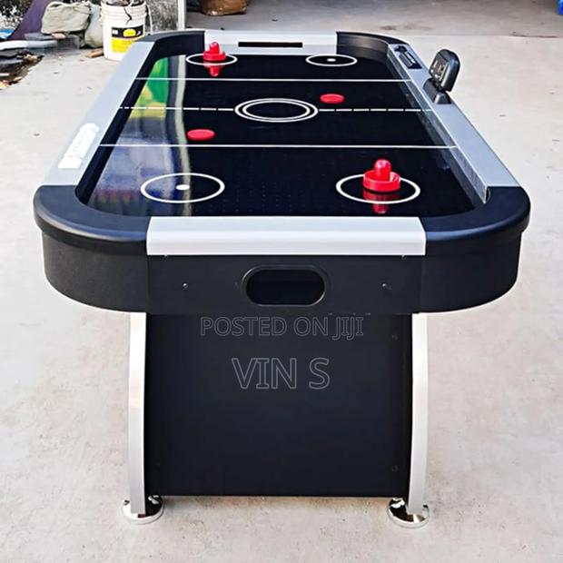 Air Hockey Table/ Aìr Hockėy Tablè) Áir Hõckey Tâble>
