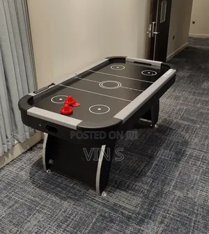 Aîr Hockėy Tablě) Air Hockey Table' Aìr Hóckey Tablě