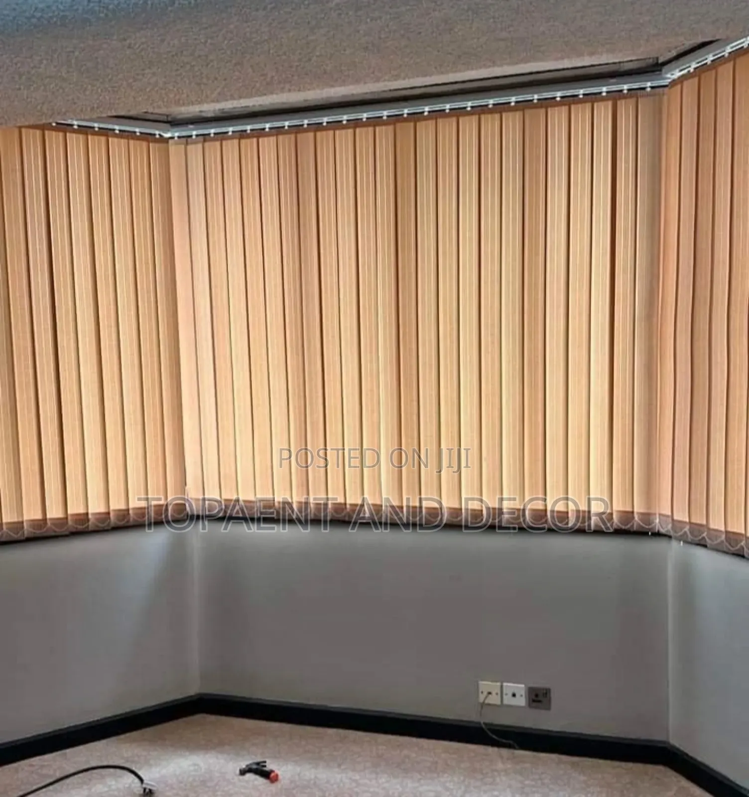 Elegant Vertical Office Window Blinds Perfect for Sun Control
