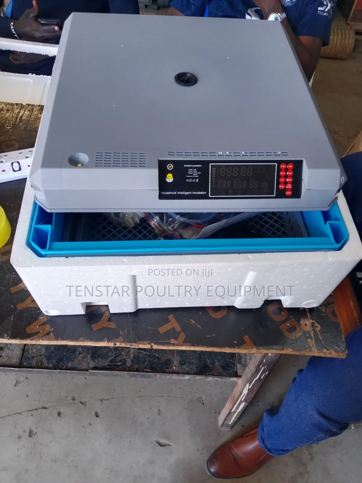 68 Eggs Incubator