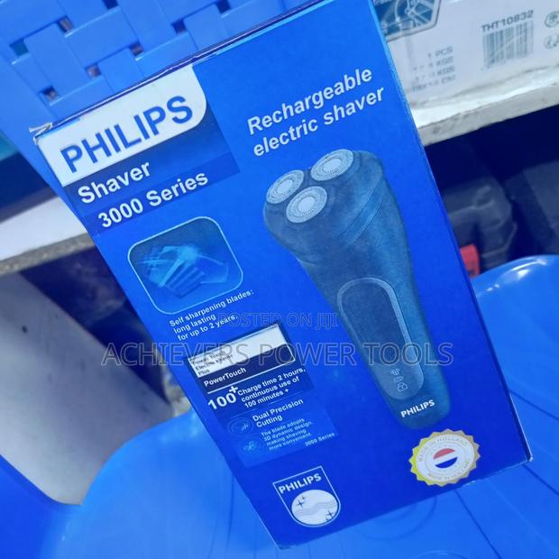 Rechargeable Electric Shaver/Philips Smoother - main view