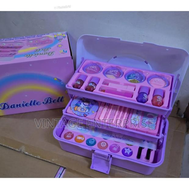 Danielle Make Up