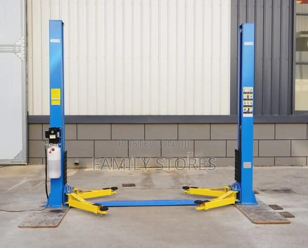 Two Post Lift Machine 4tonne Carlift With Hydraulic System.
