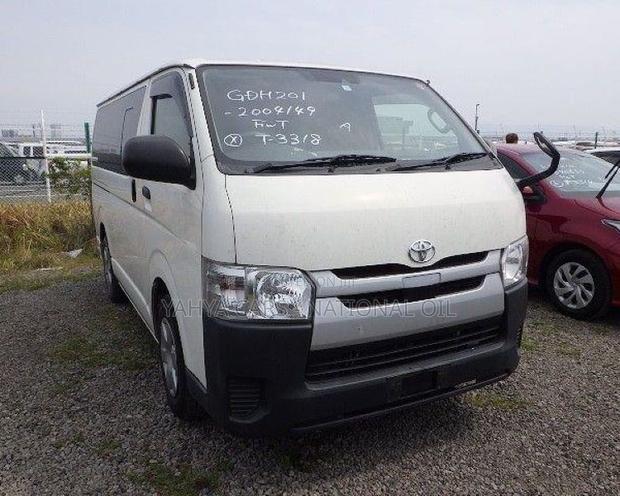 Toyota HiAce 2018 White