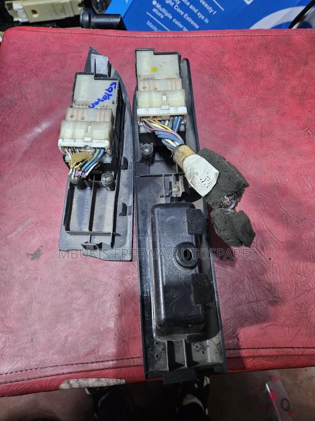 Door Main Switch E_25 Nissan Caravan - thumbnail 2
