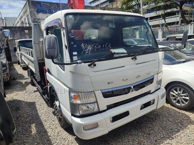 Mitsubishi Fuso With Crane