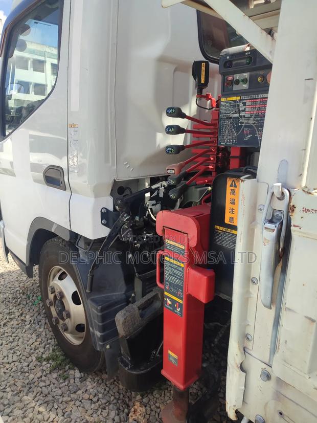 Mitsubishi Fuso With Crane - thumbnail 4