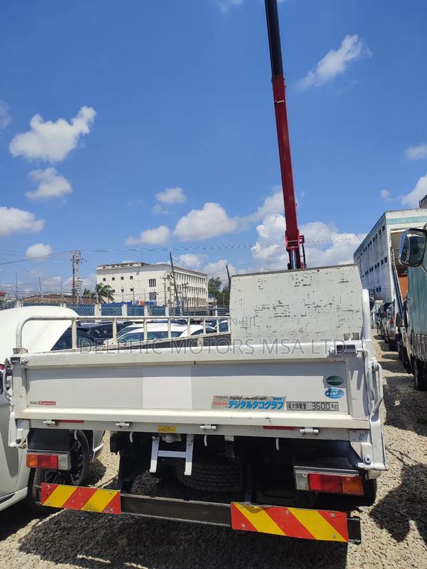 Mitsubishi Fuso With Crane - thumbnail 5