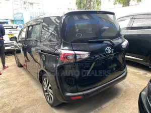 Toyota Sienta 2018 Black