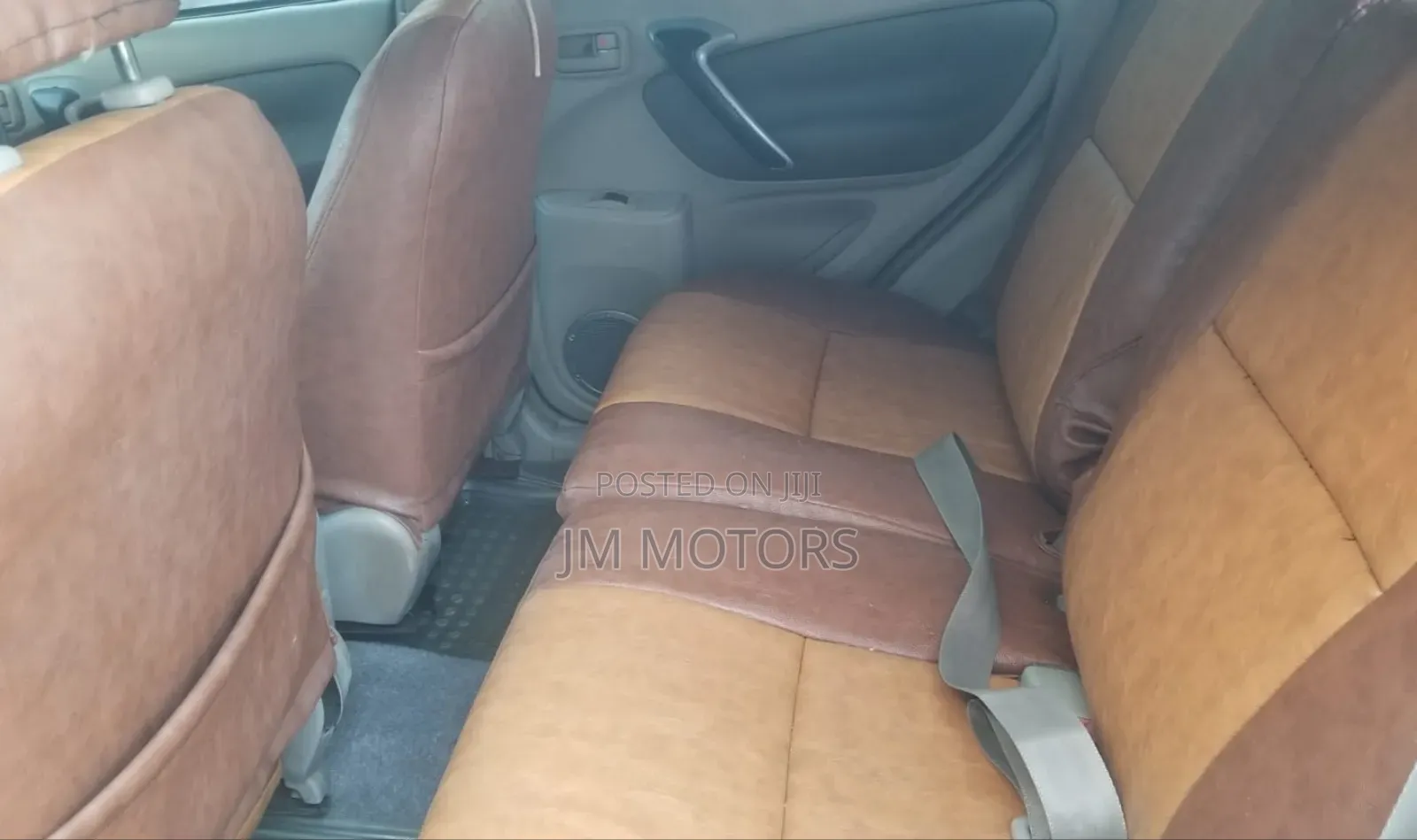 Toyota RAV4 1999 Gold