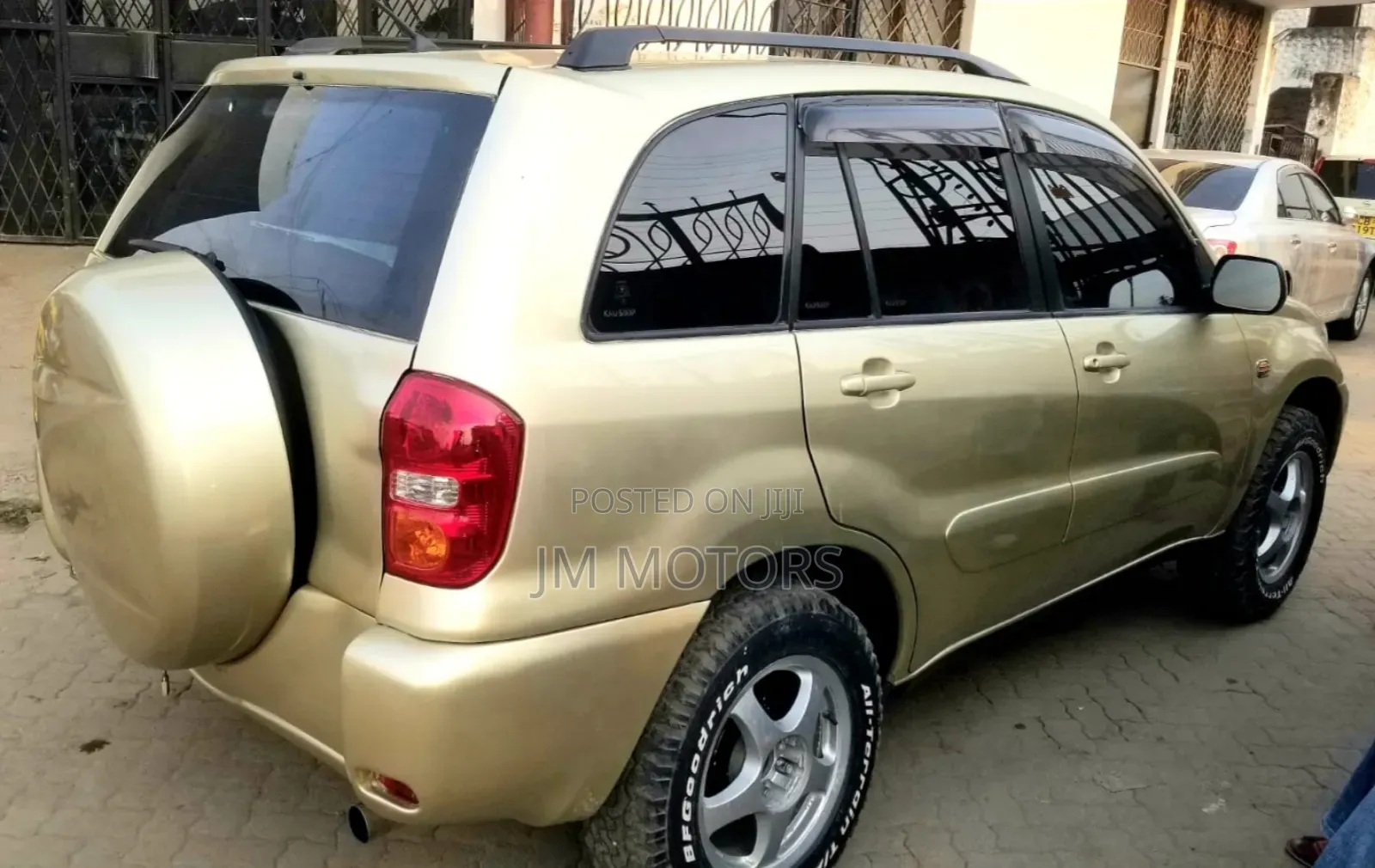 Toyota RAV4 1999 Gold