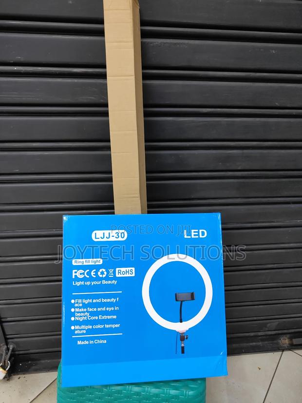 12" Ringlight Tripod. - main view