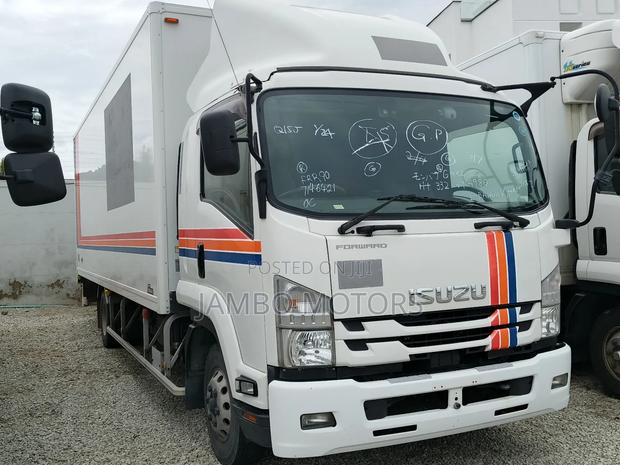 Isuzu Forward 2019 White - thumbnail 2