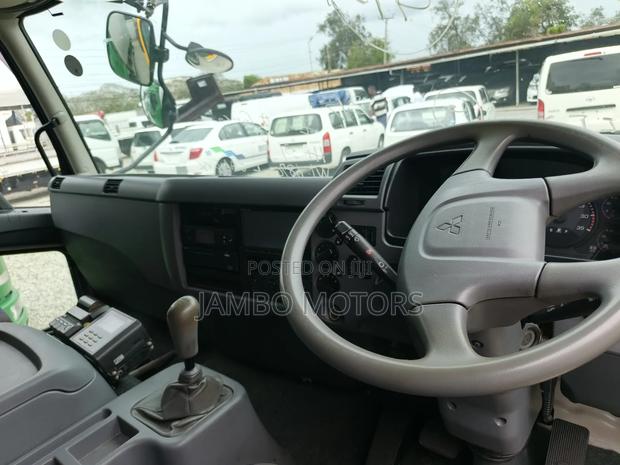 Isuzu Forward 2019 White - thumbnail 11